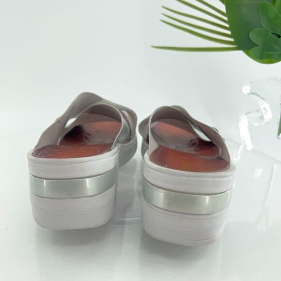 Bzees Women's Desire Sandals 11 Wedge Heel Slip On Silver Textile Casual Comfy - Picture 7 of 14
